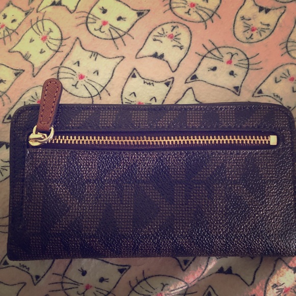 Michael Kors Handbags - Michael Kors Clutch Wallet